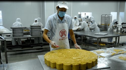 李子柒与三只松鼠 当美食IP的香气，引领食品销售新风向